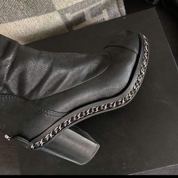 Authentic Chanel black high heeled boot for women - Picture 2 of 7